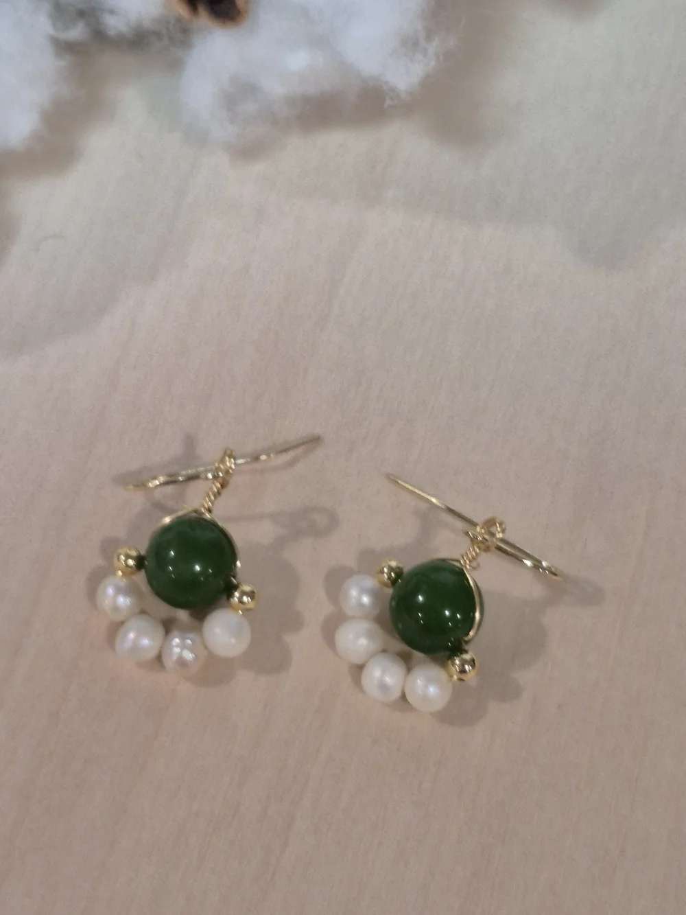 🎉🎉NEW🎉🎉 GOEGEOUS!! 14kt Gold FilledJADE AND FRESHWATER Pearl Dangle Earrings